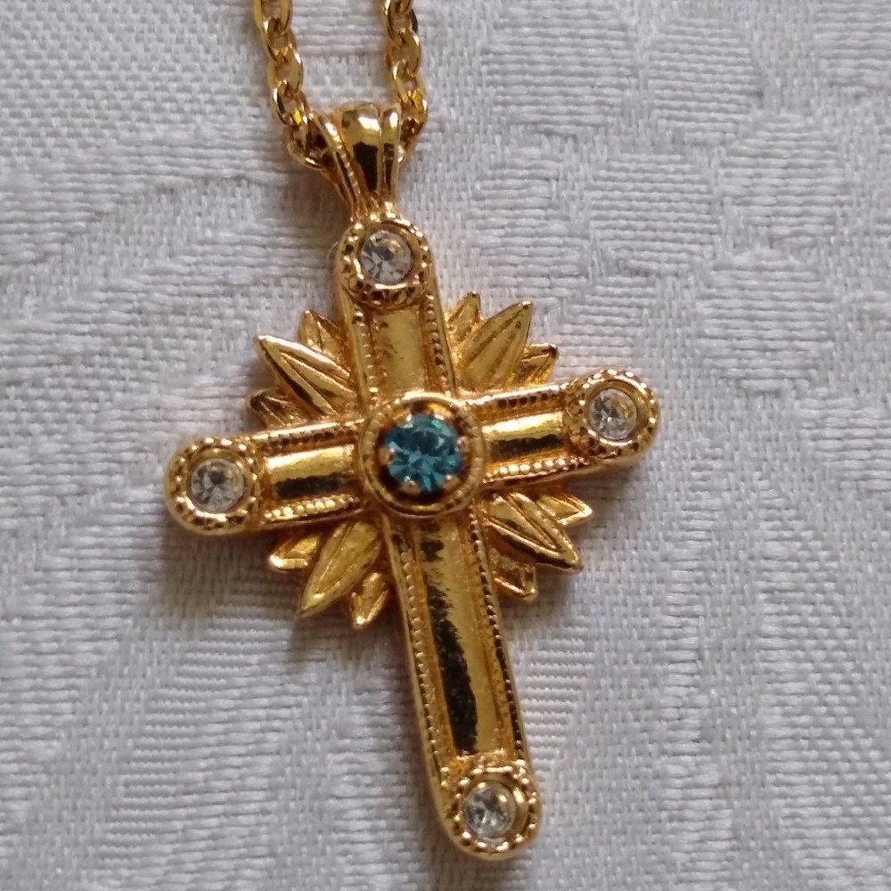 Avon vintage cross Charm gold tone crystals blue aqua necklace